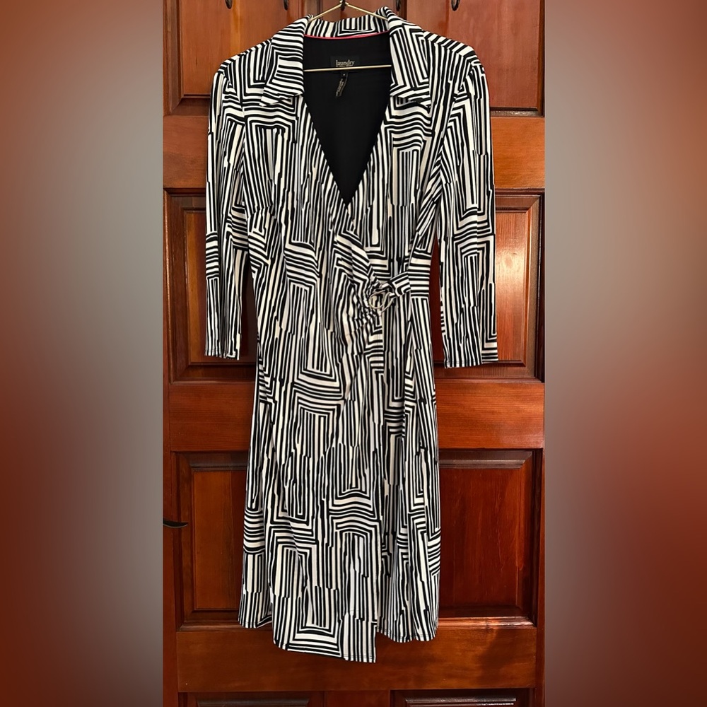 Laundry by Shelli Segal Jersey Surplice Dress Black & White Size 6 Worn Once
